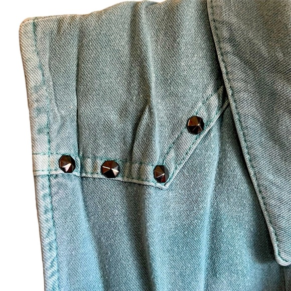 Rock & Republic Light Blue Sleeveless Button Up Size Small - Picture 4 of 7